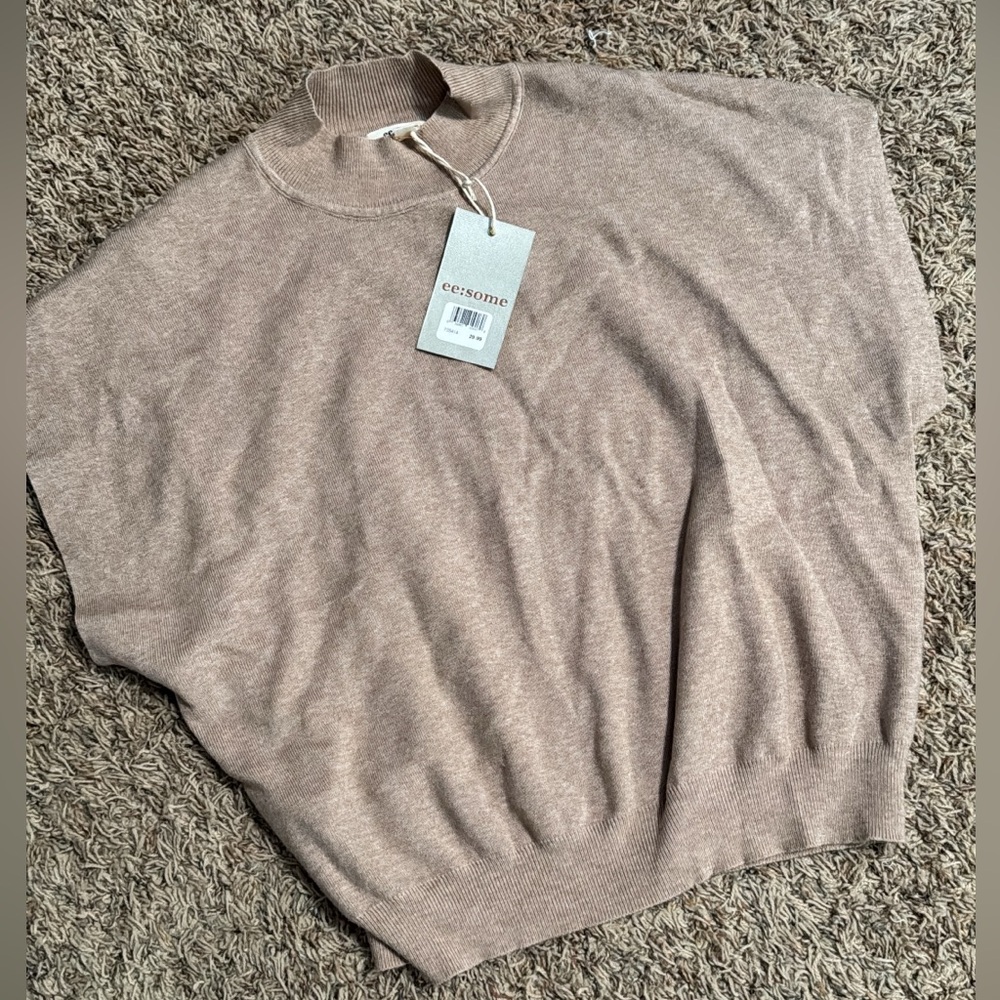 Eesome short sleeve sweater size medium